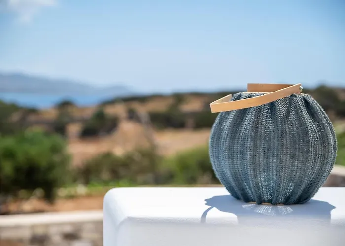 Salty Villas, Chrissipi