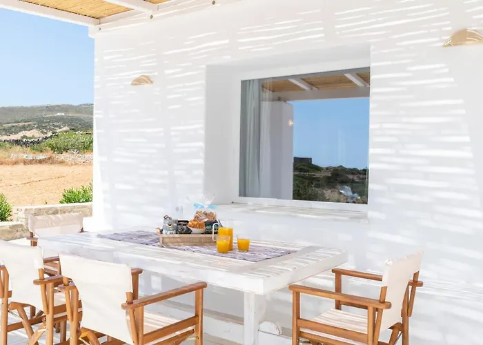 Salty Villas, Chrissipi Andiparo