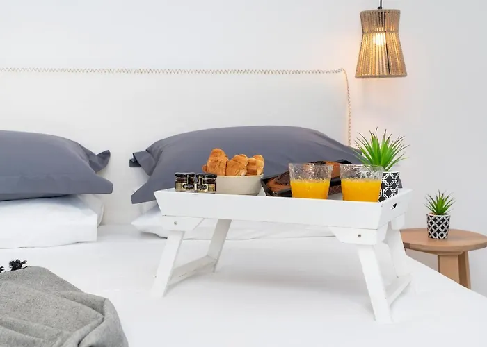 Salty Villas, Chrissipi Andiparo